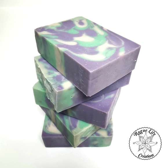 Artisan Clay Soap: Lavender Eucalyptus - Picture 2 of 3